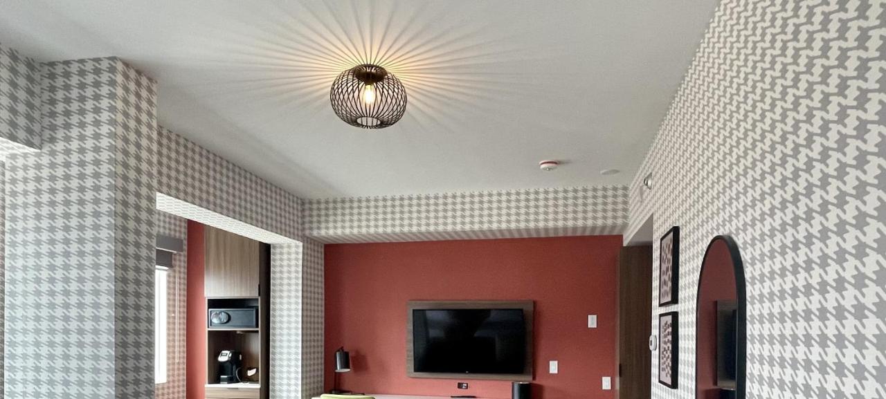 ת'אנדר ביי Superior Shores Hotel, BW Signature Collection מראה חיצוני תמונה